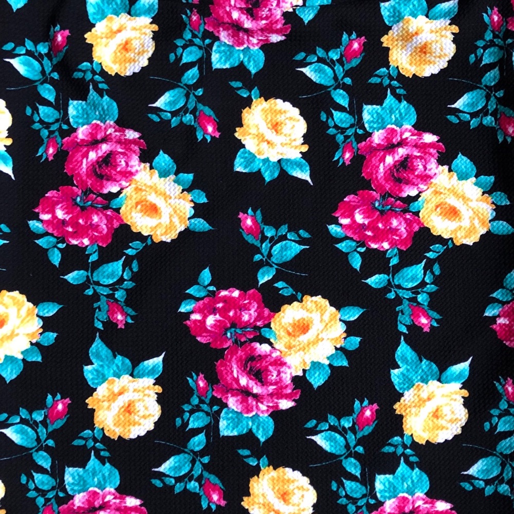 🔴SOLD🔴 Lularoe Vintage Rose print Cassie - Picture 2 of 4